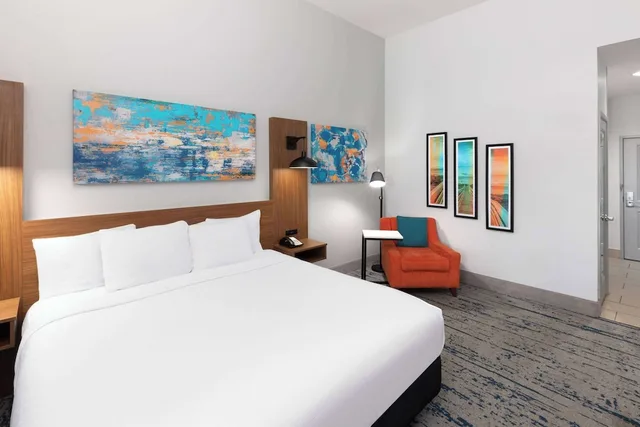 غرفة بسرير كينج لذوي الإعاقة، La Quinta Inn & Suites by Wyndham Rockport - Fulton 3/7