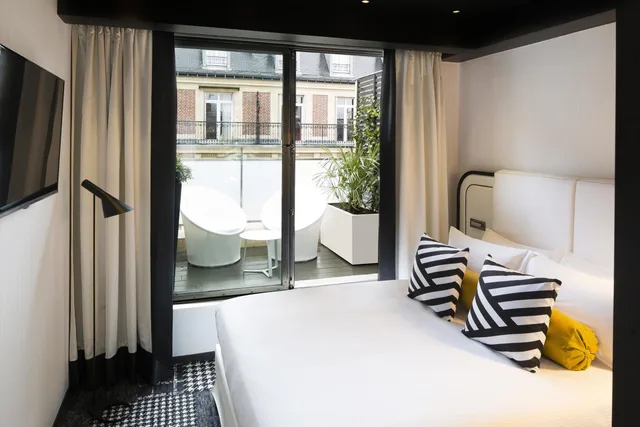 جناح بشرفة، Hotel Ekta 1/2