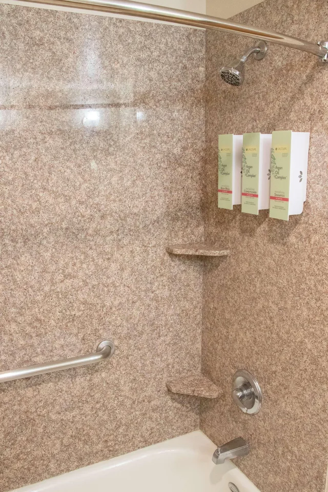 غرفة بسرير مزدوج لذوي الإعاقة، Best Western I-5 Inn & Suites 6/6