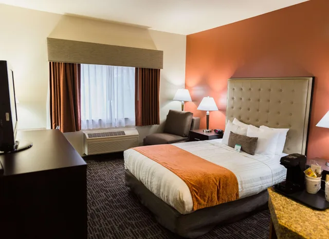 غرفة بسرير كوين، Best Western Northwest Lodge 2/5