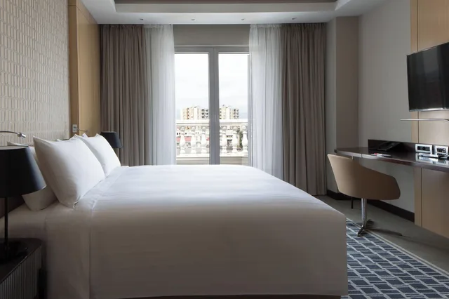 غرفة بسرير مزدوج بإطلالة، Skopje Marriott Hotel 3/4