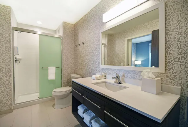 جناح بسرير كينج بغرفة نوم واحدة مع أريكة، Home2 Suites By Hilton Beloit 2/2