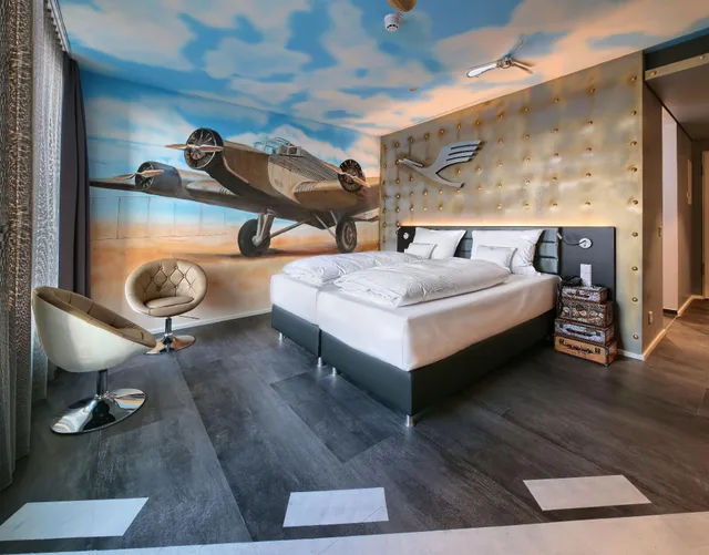 Theme, River, King Bed، V8 Hotel Motorworld Region Stuttgart, BW Premier Collection 1/1