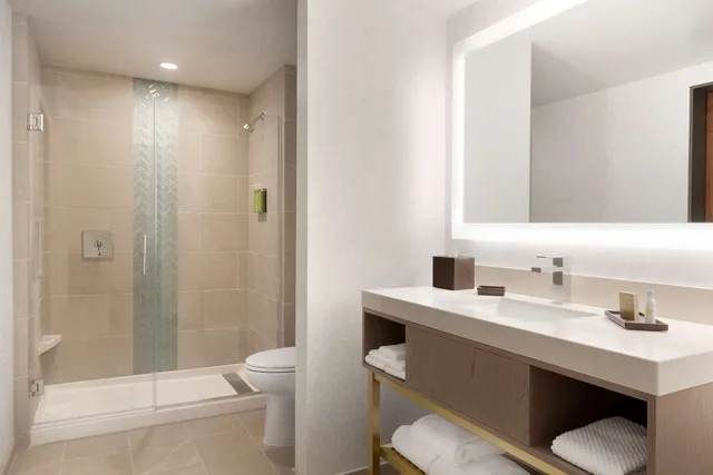 استوديو بسرير كينج، Embassy Suites By Hilton Boulder 2/2