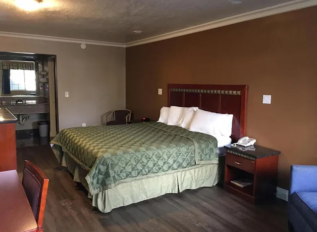 غرفة قياسية بسرير كينج، Americas Best Value Inn Corona 1/4