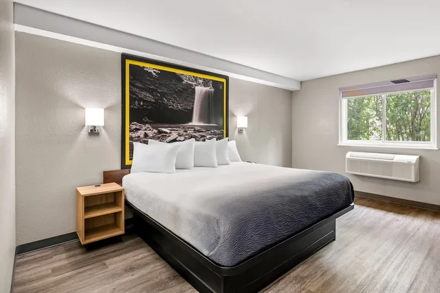 غرفة قياسية بسرير كينج، Super 8 By Wyndham Lewiston Auburn Area 4/10