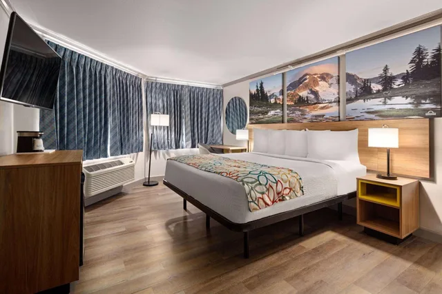 استوديو بسرير كينج، Days Inn by Wyndham Lakewood South Tacoma 4/10