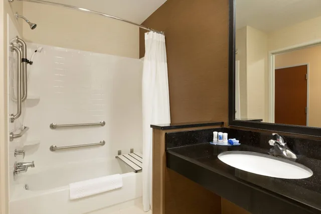 غرفة بسرير كينج، Country Inn & Suites by Radisson, Bismarck-Mandan 4/4