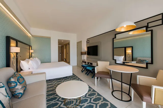 غرفة سوبيريور بسرير كوين بإطلالة على الحديقة بشرفة، Radisson Blu Resort Saidia Beach 4/8