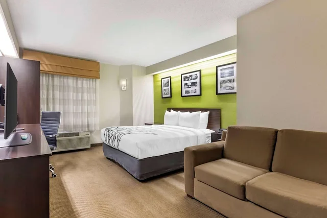 غرفة بسرير كوين مع أريكة، Sleep Inn at Greenville Convention Center 2/10