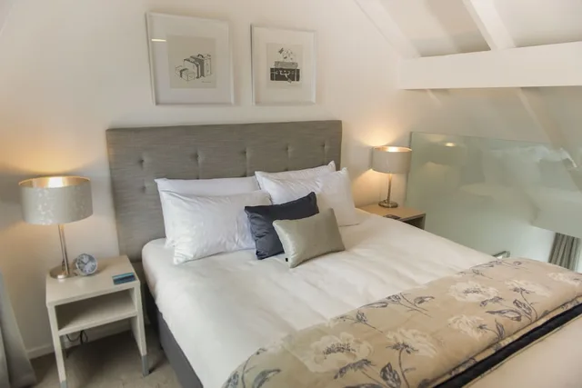 Mezzanine, Loft, King Bed، Aria On Bank 3/4
