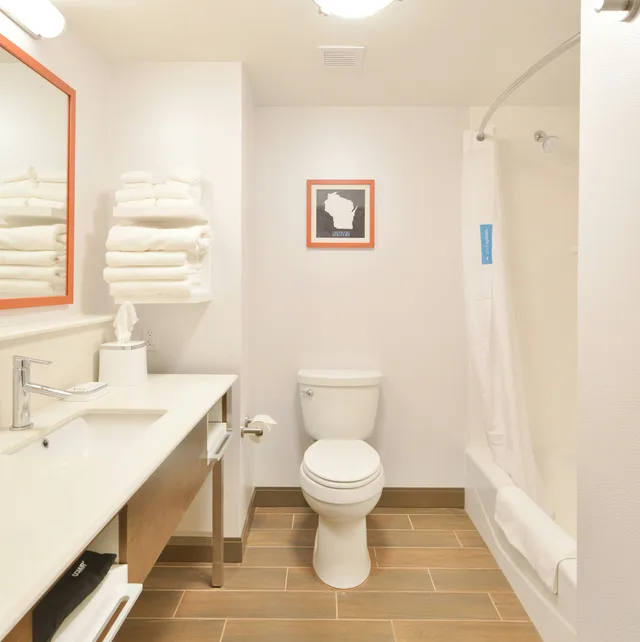 غرفة بسرير كينج، Hampton Inn & Suites Menomonie-UW Stout 3/4