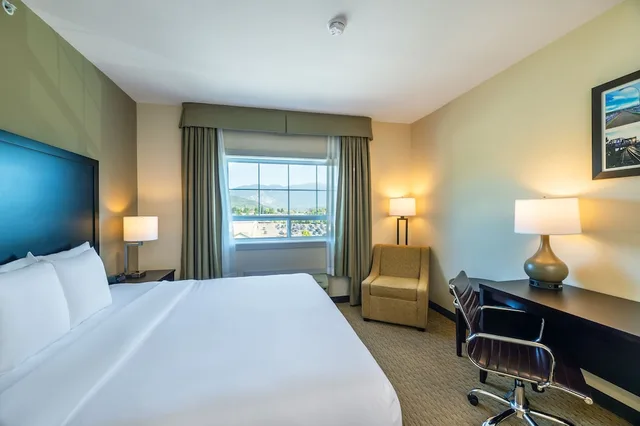 جناح بسرير كينج مع أريكة، Comfort Inn & Suites Terrace 1/5