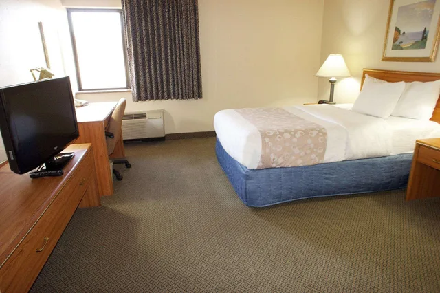 غرفة بسرير مزدوج، Days Inn by Wyndham Pleasant Prairie Kenosh 3/3