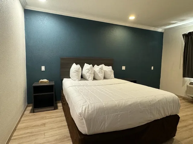 غرفة بسرير كوين لذوي الإعاقة، Baymont by Wyndham Bakersfield 3/4