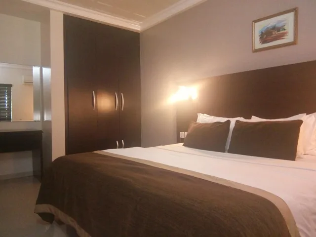 جناح جونيور، Neocourts Hotel 1/1