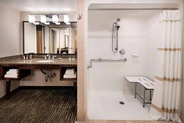 Room, King Bed, Sofa, Accessible, Las Vegas Marriott 9/10