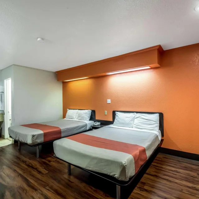 غرفة رباعية، Motel6 San Antonio, TX - Frost Bank Center 1/10