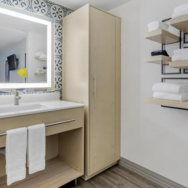 غرفة بسريرين مزدوجين لذوي الإعاقة، Hillstone Inn Tulare, Ascend Hotel Collection 8/9