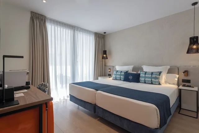 غرفة بريميوم بسريرين منفصلين بشرفة، Hotel Lima - Adults Recommended 9/10