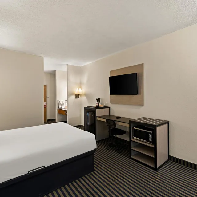 غرفة بسرير كوين لذوي الإعاقة، Red Lion Inn & Suites Gretna 5/7