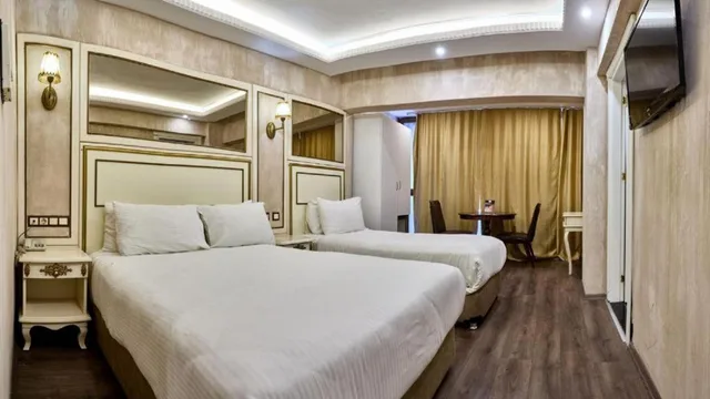 غرفة قياسية ثلاثية، Hotel Buyuk Hamit 1/3