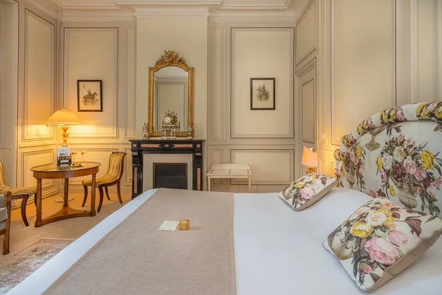 Prestige, Double Bed, Chateau de Rochecotte 3/5