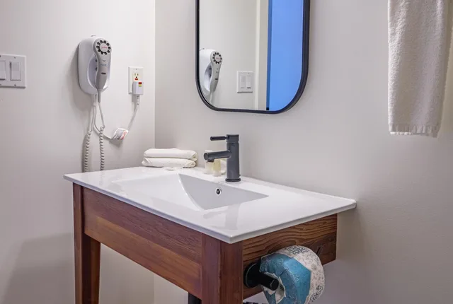 جناح، Waters Edge Shoreside Suites 3/3