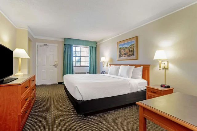 غرفة بسرير كينج، La Quinta Inn by Wyndham Tampa Bay Pinellas Park Clearwater 8/10