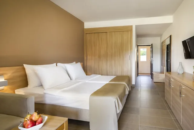 غرفة سوبيريور بسرير مزدوج وسرير فردي، Maistra Select Petalon Resort 1/4