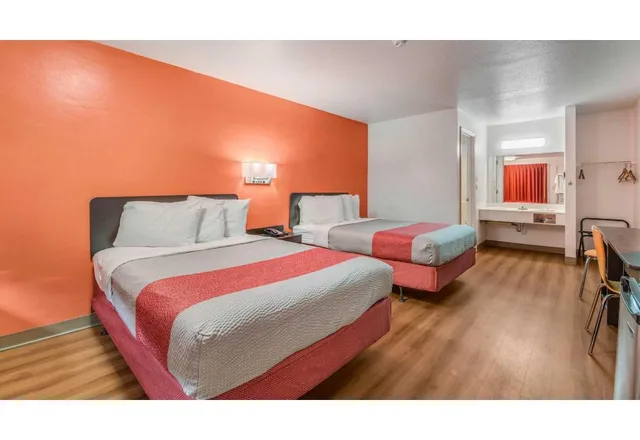 2 Full Beds - Non-Smoking, Micfridge، Motel6 Attalla AL 4/10
