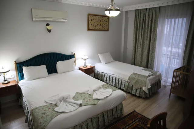 غرفة قياسية ثلاثية، Basileus Hotel 1/7