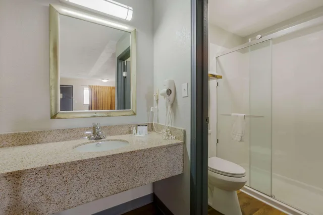 غرفة بسرير كوين، Quality Inn Columbus-East 6/7