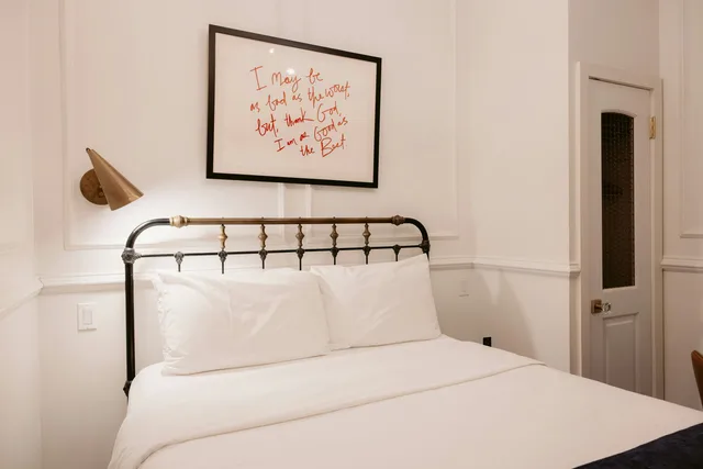 Cozy, Queen Bed, Life Hotel New York 1/3