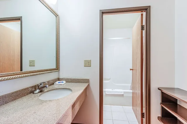 غرفة ديلوكس بسرير كينج بجاكوزي، Motel6 Wisconsin Rapids Wi 8/9