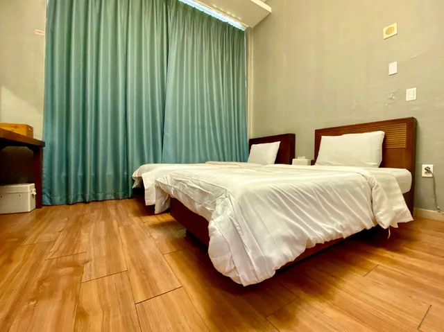 غرفة ديلوكس بسريرين منفصلين بإطلالة على المدينة، Myeongdong Merlin Hotel 1/1