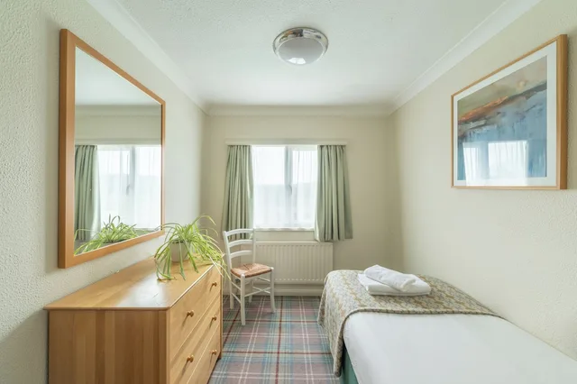 3 Bedrooms, Suite, 1 Double and 3 Single Beds، The Knoll House 4/6
