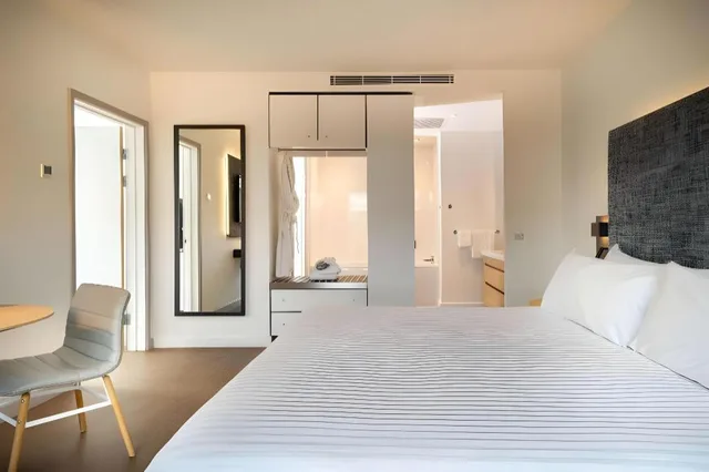 Connecting, Town House, Suite, King Bed، INNSIDE Newcastle 5/7