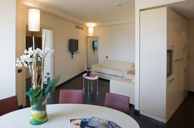 جناح رئاسي بسرير مزدوج مع أريكة، Grand Hotel Mattei 3/3