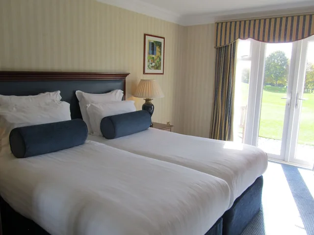 غرفة ديلوكس بسريرين منفصلين بإطلالة، Windmill Village Hotel, Golf Club Spa, BWSC 1/8