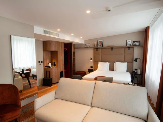 جناح بسرير مزدوج مع أريكة، Mercure Fribourg Centre Remparts 2/4