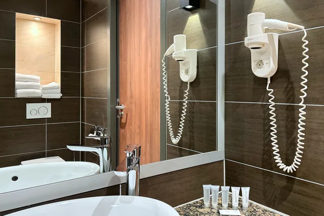 غرفة قياسية ثلاثية، Hotel Levell 4/4