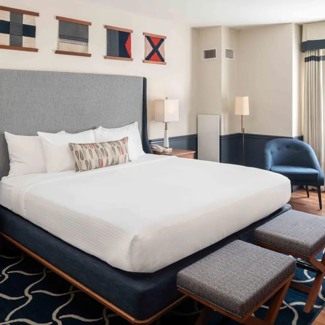 غرفة ديلوكس ثلاثية بسرير كينج، Portland Harbor Hotel 1/3