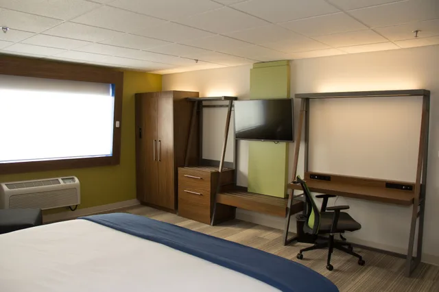 غرفة قياسية بسرير كينج بإطلالة على المدينة، Holiday Inn Express Salt Lake City Downtown 3/6