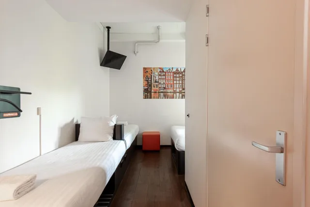 غرفة ثلاثية لذوي الإعاقة، easyHotel Amsterdam City Centre 3/10