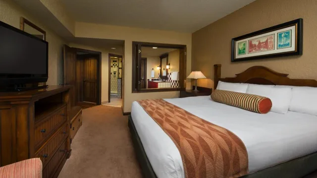 فيلا بسرير كينج بغرفة نوم واحدة مع أريكة، Boulder Ridge Villas at Disneys Wilderness Lodge 1/4