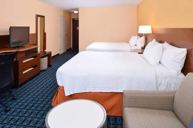 غرفة بسريرين كوين مع أريكة، Fairfield Inn By Marriott Orlando Airport 5/10