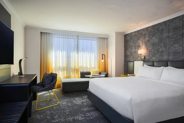 غرفة بسرير كينج في طابق مرتفع، Renaissance New York Times Square Hotel 2/10