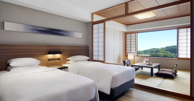 غرفة يابانية غربية بسريرين منفصلين بإطلالة على الحديقة، Nanki-Shirahama Marriott Hotel 1/5