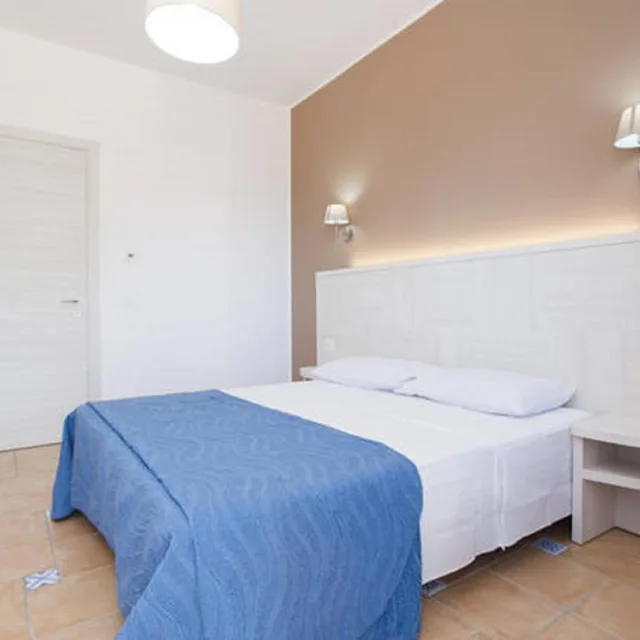 غرفة بسرير مزدوج بإطلالة على البحر، Residence Villaggio Petruso 1/4